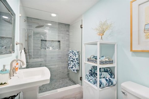 Condo in Madeira Beach, Florida, 2 bedrooms  № 2131548 - photo 19