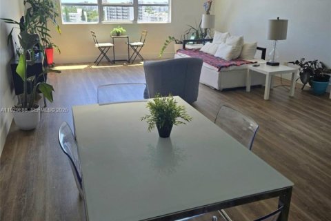 Снять в аренду кондоминиум в Майами-Бич, Флорида 1 спальня, 88.54м2, № 2034182 - фото 17