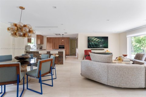 House in Miami Shores, Florida 4 bedrooms, 228.91 sq.m. № 1700482 - photo 4