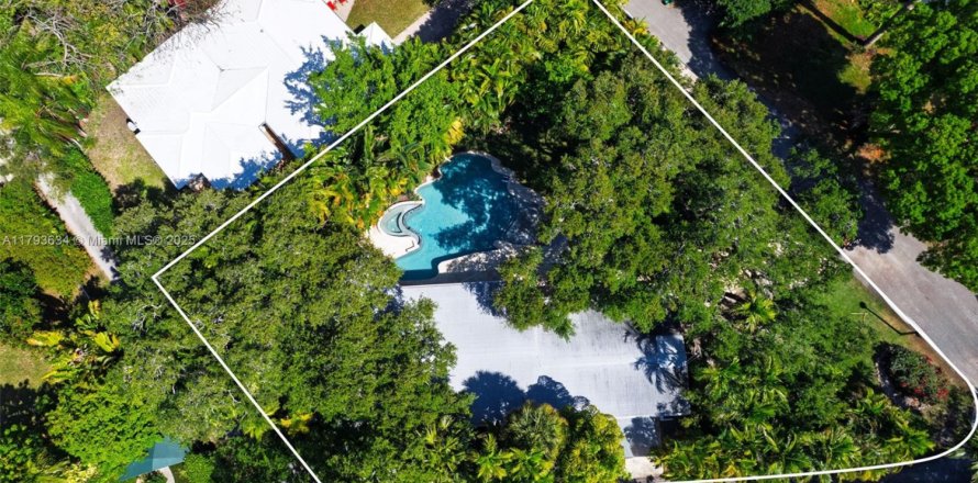 House in Miami Shores, Florida 4 bedrooms, 228.91 sq.m. № 1700482