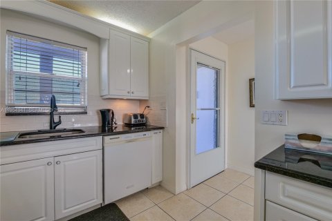 Copropriété à vendre à Lauderhill, Floride: 2 chambres, 102.19 m2 № 2010861 - photo 16