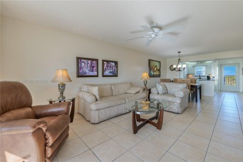 Copropriété à vendre à Lauderhill, Floride: 2 chambres, 102.19 m2 № 2010861 - photo 4