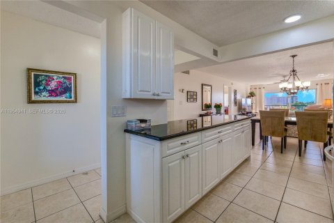 Copropriété à vendre à Lauderhill, Floride: 2 chambres, 102.19 m2 № 2010861 - photo 13