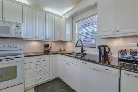 Copropriété à vendre à Lauderhill, Floride: 2 chambres, 102.19 m2 № 2010861 - photo 11