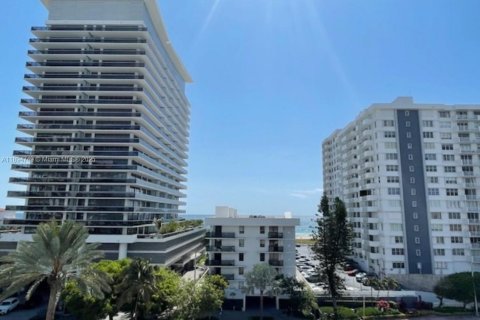 Снять в аренду кондоминиум в Майами-Бич, Флорида 1 спальня, 75.72м2, № 1949226 - фото 2