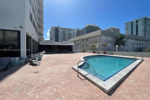 Снять в аренду кондоминиум в Майами-Бич, Флорида 1 спальня, 75.72м2, № 1949226 - фото 19
