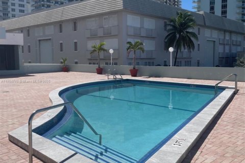 Снять в аренду кондоминиум в Майами-Бич, Флорида 1 спальня, 75.72м2, № 1949226 - фото 18