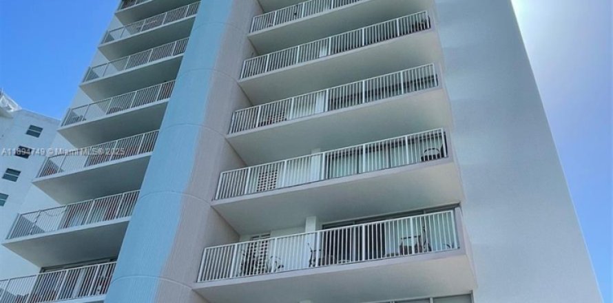 Кондоминиум с 1 спальней в Майами-Бич, Флорида № 1949226