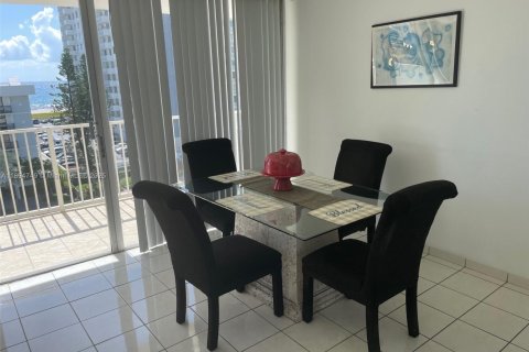 Снять в аренду кондоминиум в Майами-Бич, Флорида 1 спальня, 75.72м2, № 1949226 - фото 4