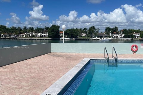 Снять в аренду кондоминиум в Майами-Бич, Флорида 1 спальня, 75.72м2, № 1949226 - фото 20