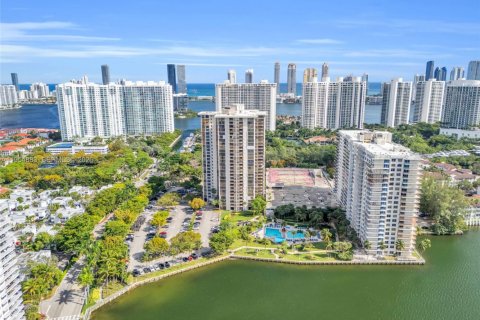 Condo in Aventura, Florida, 2 bedrooms  № 2009505 - photo 5
