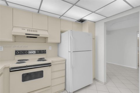 Condo in Aventura, Florida, 2 bedrooms  № 2009505 - photo 16