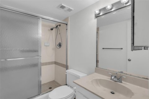 Condo in Aventura, Florida, 2 bedrooms  № 2009505 - photo 14