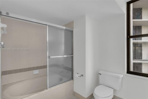 Condo in Aventura, Florida, 2 bedrooms  № 2009505 - photo 18