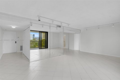 Condo in Aventura, Florida, 2 bedrooms  № 2009505 - photo 8