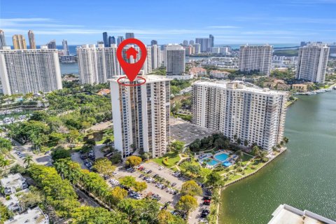 Condo in Aventura, Florida, 2 bedrooms  № 2009505 - photo 3