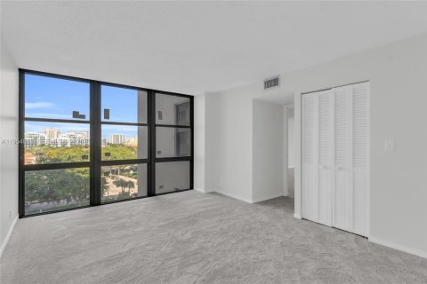 Condo in Aventura, Florida, 2 bedrooms  № 2009505 - photo 12