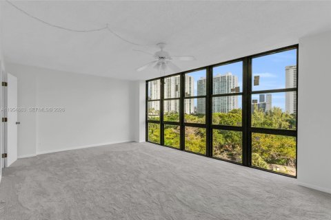 Condo in Aventura, Florida, 2 bedrooms  № 2009505 - photo 10