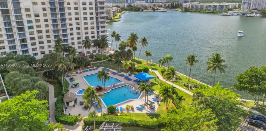 Condo in Aventura, Florida, 2 bedrooms  № 2009505