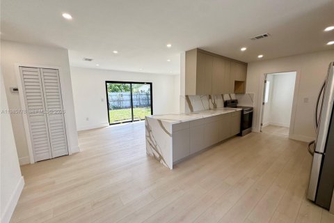 Villa ou maison à vendre à Miami Gardens, Floride: 3 chambres, 106.84 m2 № 2047923 - photo 7