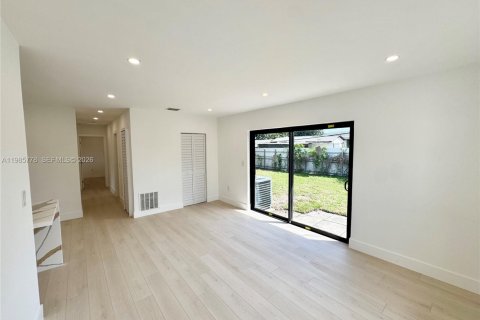 Villa ou maison à vendre à Miami Gardens, Floride: 3 chambres, 106.84 m2 № 2047923 - photo 17