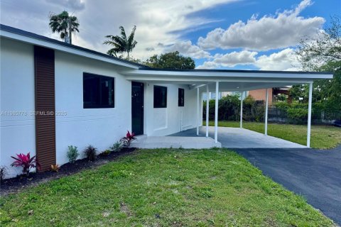 Villa ou maison à vendre à Miami Gardens, Floride: 3 chambres, 106.84 m2 № 2047923 - photo 4