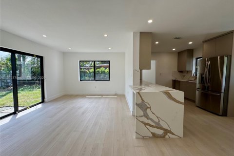 Villa ou maison à vendre à Miami Gardens, Floride: 3 chambres, 106.84 m2 № 2047923 - photo 15