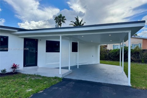 Villa ou maison à vendre à Miami Gardens, Floride: 3 chambres, 106.84 m2 № 2047923 - photo 5