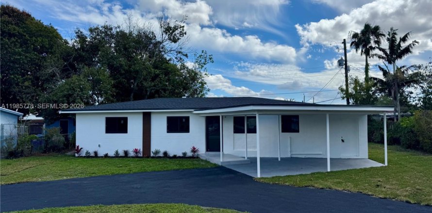 Villa ou maison à Miami Gardens, Floride 3 chambres, 106.84 m2 № 2047923