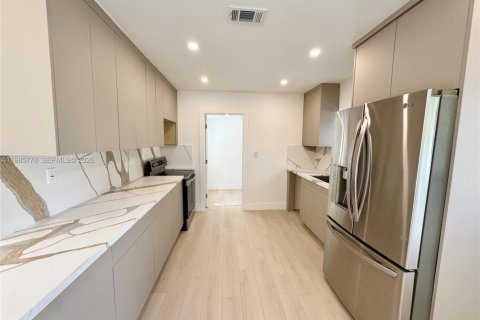 Villa ou maison à vendre à Miami Gardens, Floride: 3 chambres, 106.84 m2 № 2047923 - photo 9