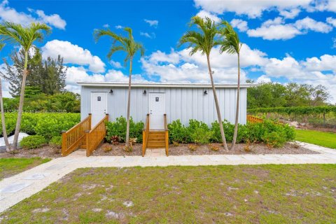 Commercial property in Miami, Florida № 1693528 - photo 22