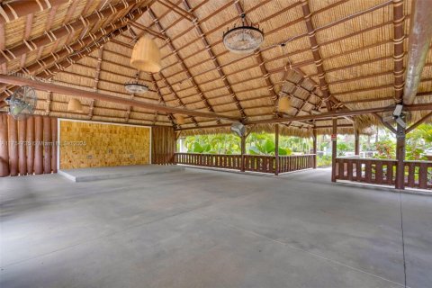 Commercial property in Miami, Florida № 1693528 - photo 21