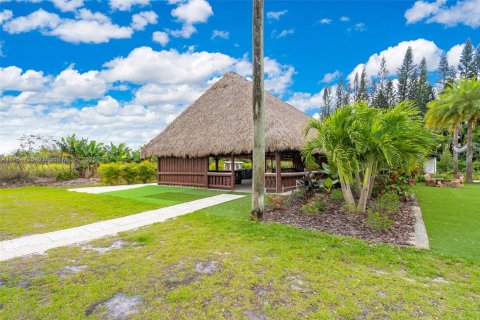 Commercial property in Miami, Florida № 1693528 - photo 28