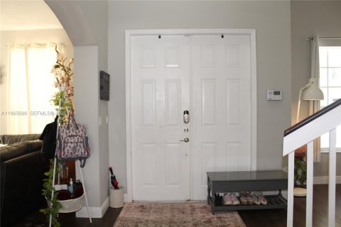 Casa en venta en Miami, Florida, 5 dormitorios, 241.36 m2 № 2027769 - foto 7