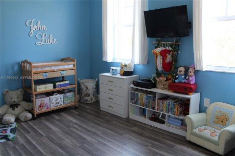 Casa en venta en Miami, Florida, 5 dormitorios, 241.36 m2 № 2027769 - foto 24