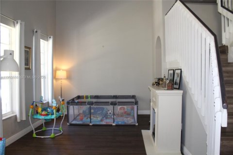 Casa en venta en Miami, Florida, 5 dormitorios, 241.36 m2 № 2027769 - foto 3