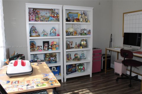 Casa en venta en Miami, Florida, 5 dormitorios, 241.36 m2 № 2027769 - foto 27