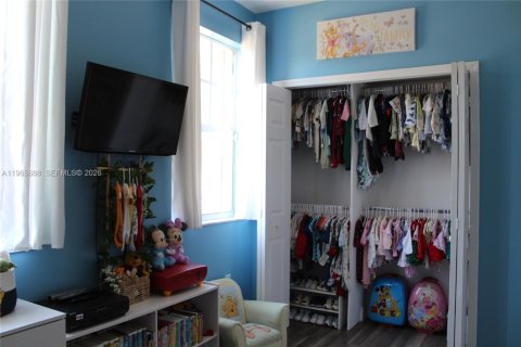 Casa en venta en Miami, Florida, 5 dormitorios, 241.36 m2 № 2027769 - foto 23