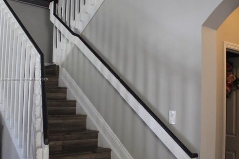 Casa en venta en Miami, Florida, 5 dormitorios, 241.36 m2 № 2027769 - foto 8