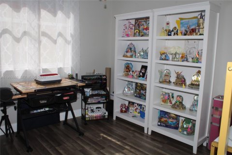 Casa en venta en Miami, Florida, 5 dormitorios, 241.36 m2 № 2027769 - foto 26