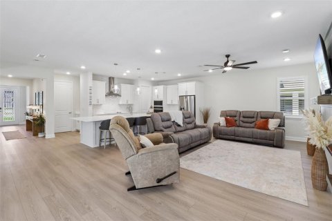 Villa ou maison à vendre à Apopka, Floride: 4 chambres, 301.47 m2 № 2347209 - photo 6