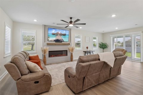 Villa ou maison à vendre à Apopka, Floride: 4 chambres, 301.47 m2 № 2347209 - photo 5