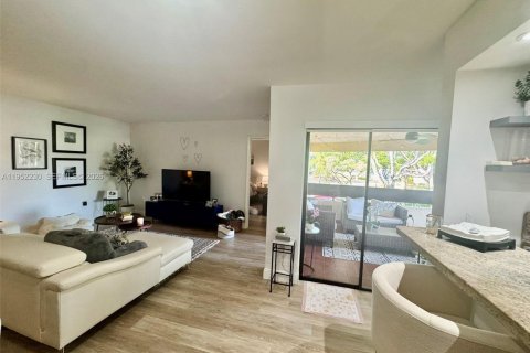 Купить кондоминиум в Майами, Флорида 3 спальни, 115.2м2, № 2006579 - фото 2