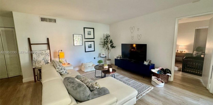 Кондоминиум с 3 спальнями в Майами, Флорида № 2006579