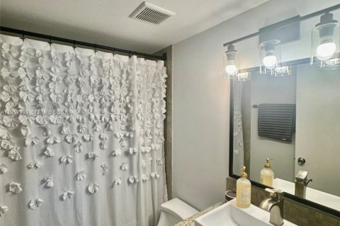 Купить кондоминиум в Майами, Флорида 3 спальни, 115.2м2, № 2006579 - фото 30