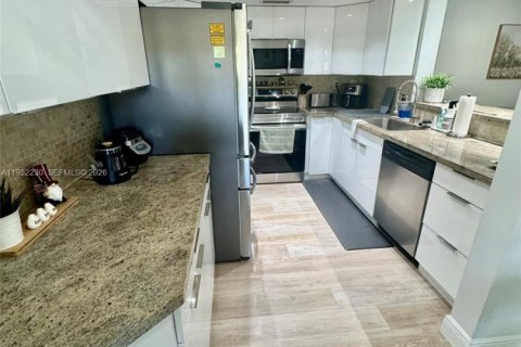 Купить кондоминиум в Майами, Флорида 3 спальни, 115.2м2, № 2006579 - фото 10