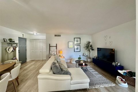 Купить кондоминиум в Майами, Флорида 3 спальни, 115.2м2, № 2006579 - фото 3