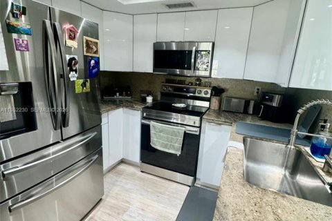 Купить кондоминиум в Майами, Флорида 3 спальни, 115.2м2, № 2006579 - фото 11