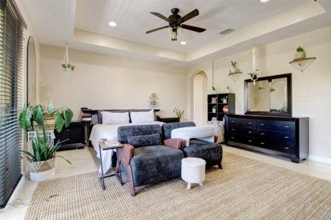 House in Cutler Bay, Florida 5 bedrooms, 366.5 sq.m. № 1752395 - photo 21