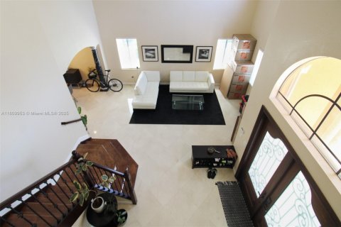 House in Cutler Bay, Florida 5 bedrooms, 366.5 sq.m. № 1752395 - photo 14
